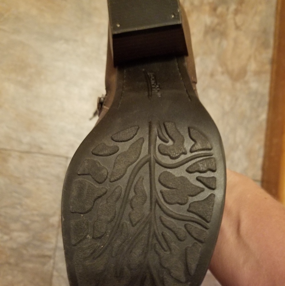 Boots - Picture 3 of 4